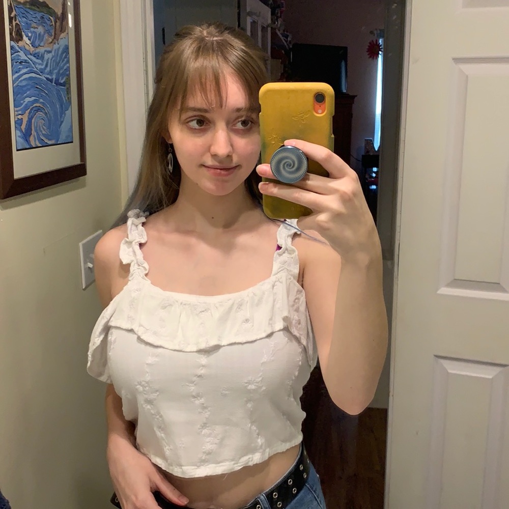 CUTE WHITE FRILLY TOP